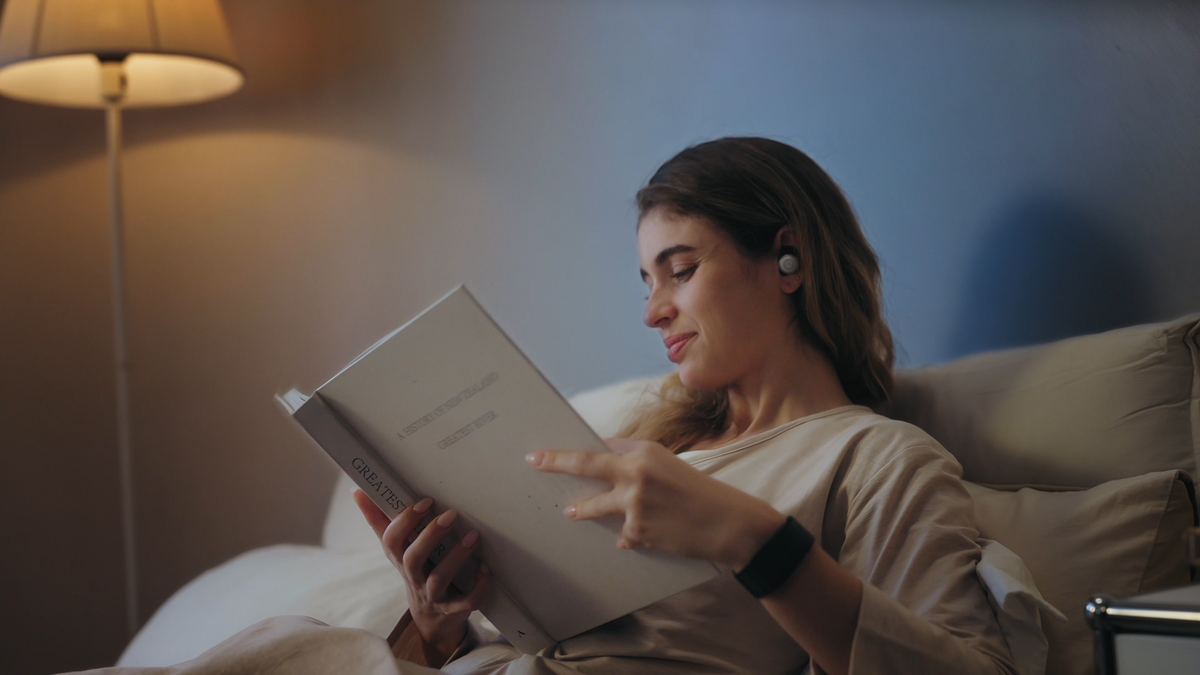 A woman wearing Zeno One while reading and winding down